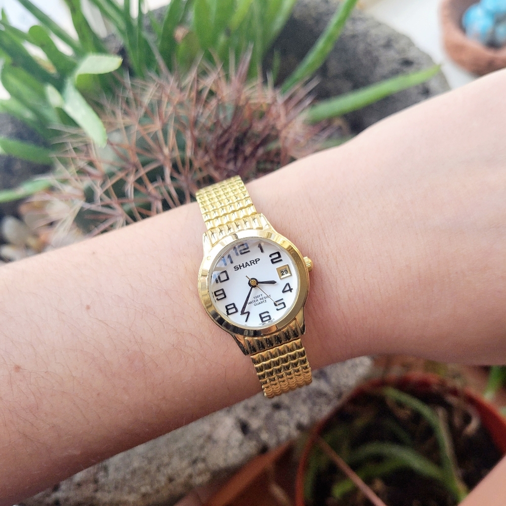 Sharp Gold Calendar Round Stretch Watch - Picture 5 of 10